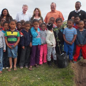 Gansbaai Primêr se Gr R’e saam met agter vlnr Jacqulene Uys, Helena Slamat, rdh Pieter Scholtz, Lauren Rainbird, Kat Myburgh en Tommy Volkwyn 